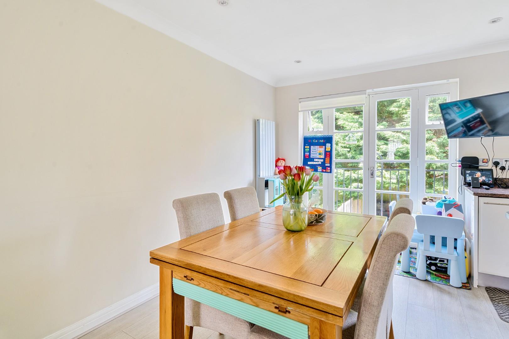 Goodwyn Avenue, Mill Hill